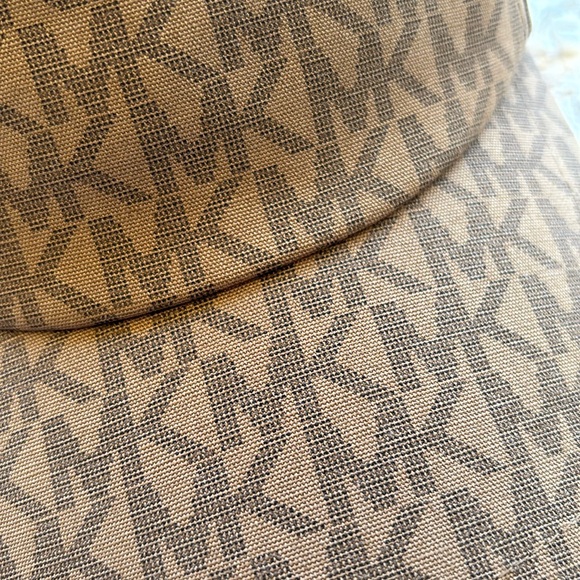 NWT gorgeous Michael Kors tan colored baseball cap - Picture 3 of 6